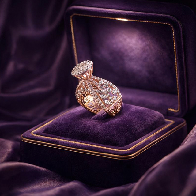 Contemporary Gold Diamond Ring