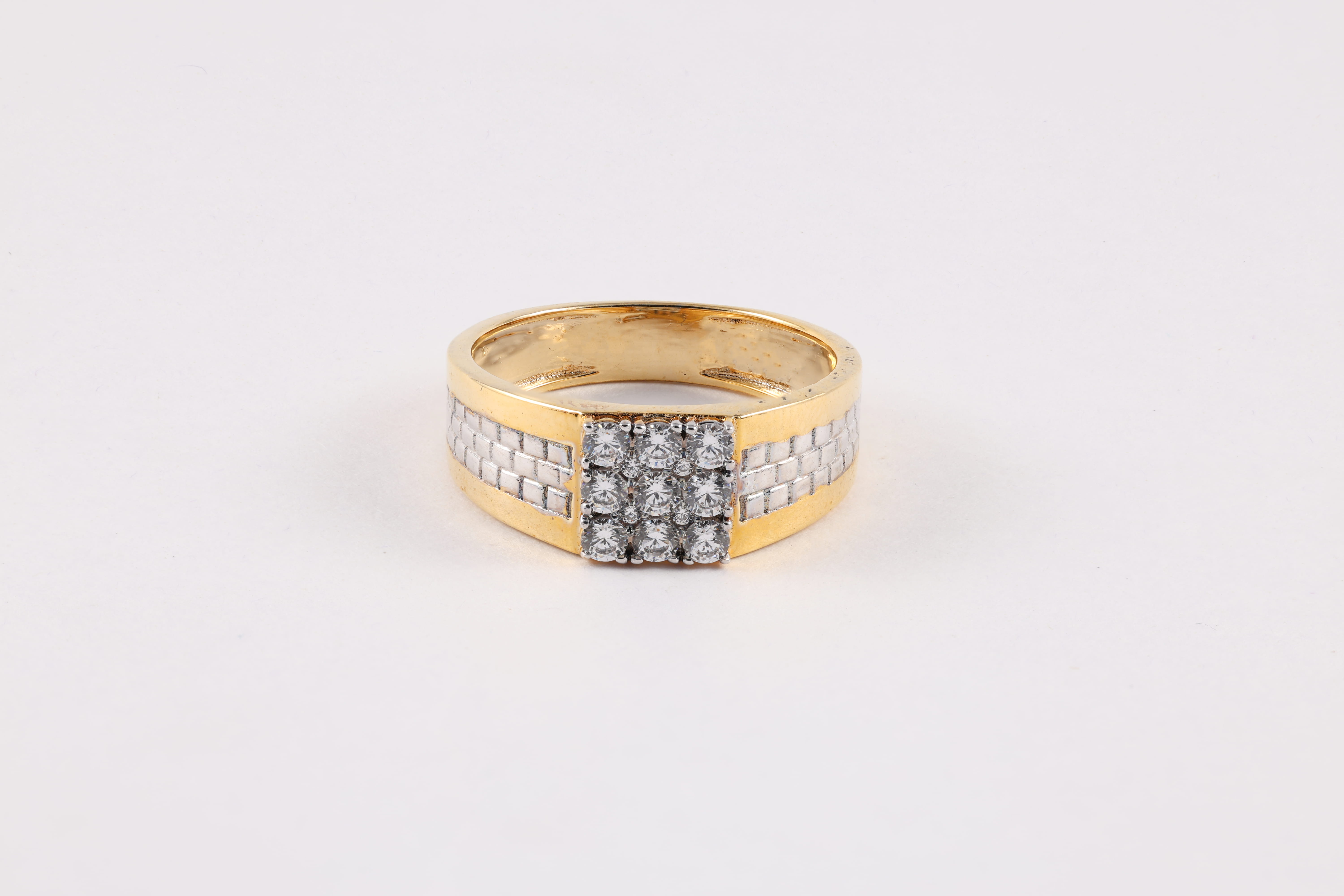 wo-Tone Diamond Ring with Brick-Textured Shoulders