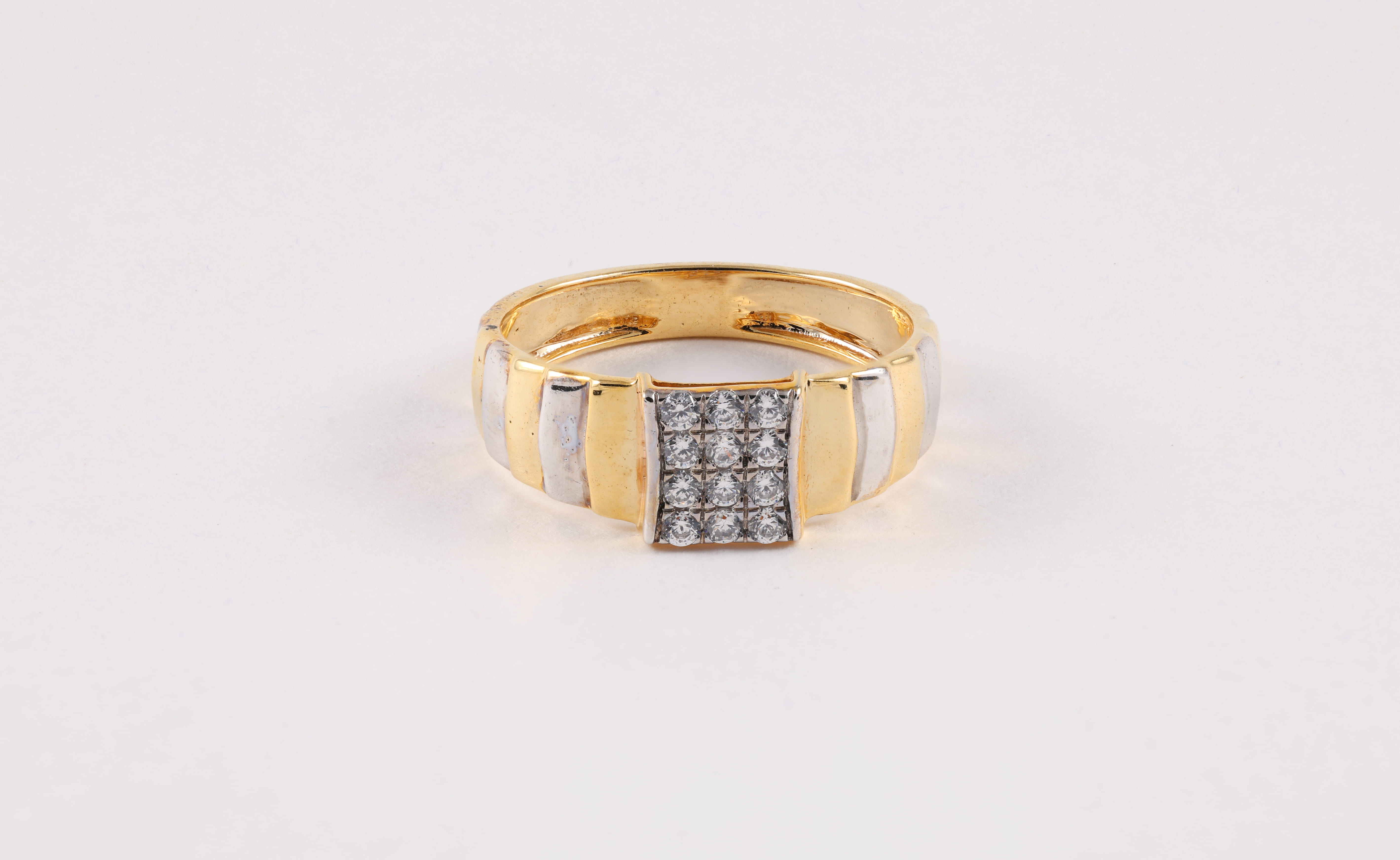 Two-Tone Diamond Ring with Vertical Stripe Detailing