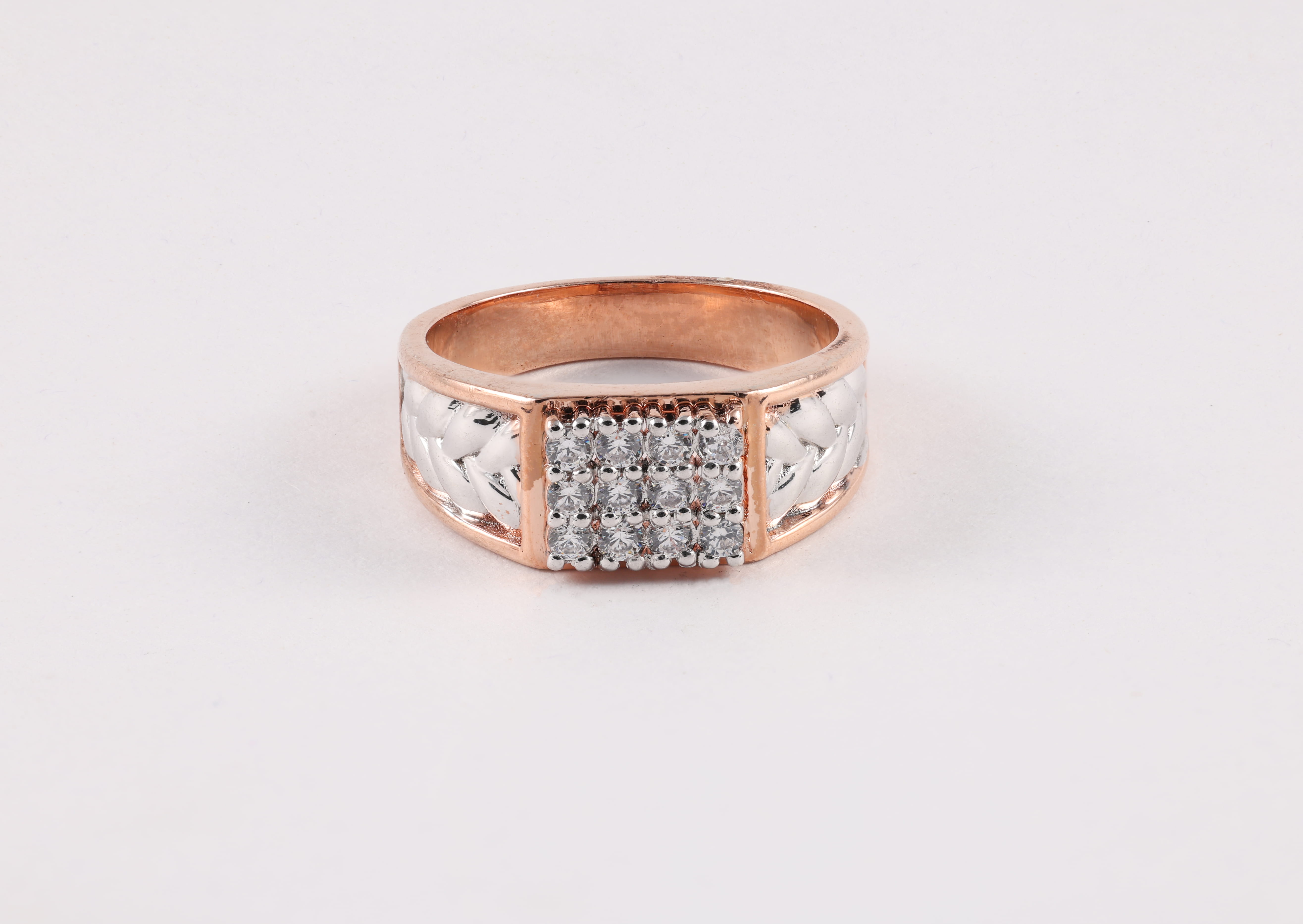 Two-Tone Diamond Ring with Woven Textured Shoulders