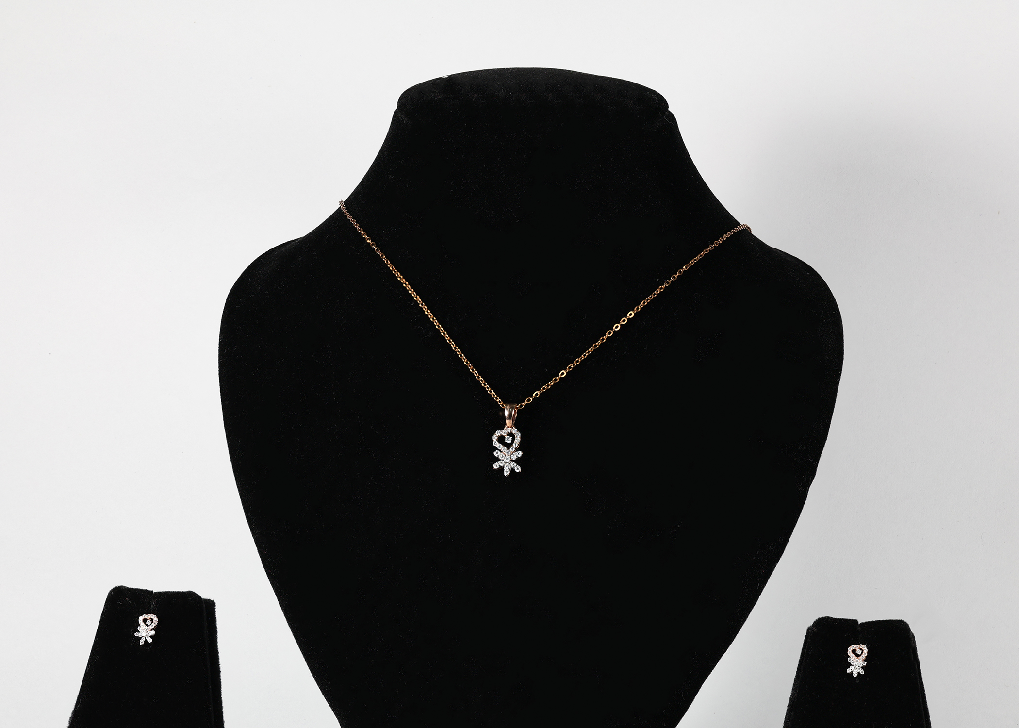 Amora Bloom Diamond Pendant Set