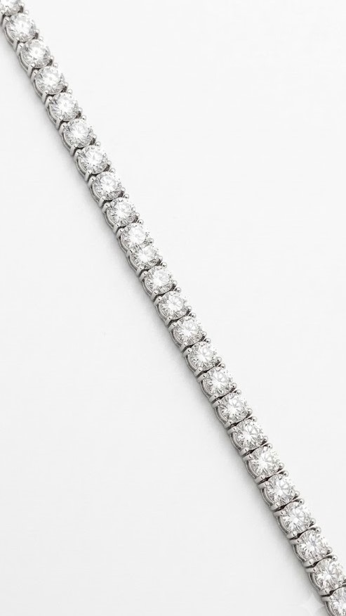 Classic Round Cut Diamond Tennis Bracelet in White Gold
