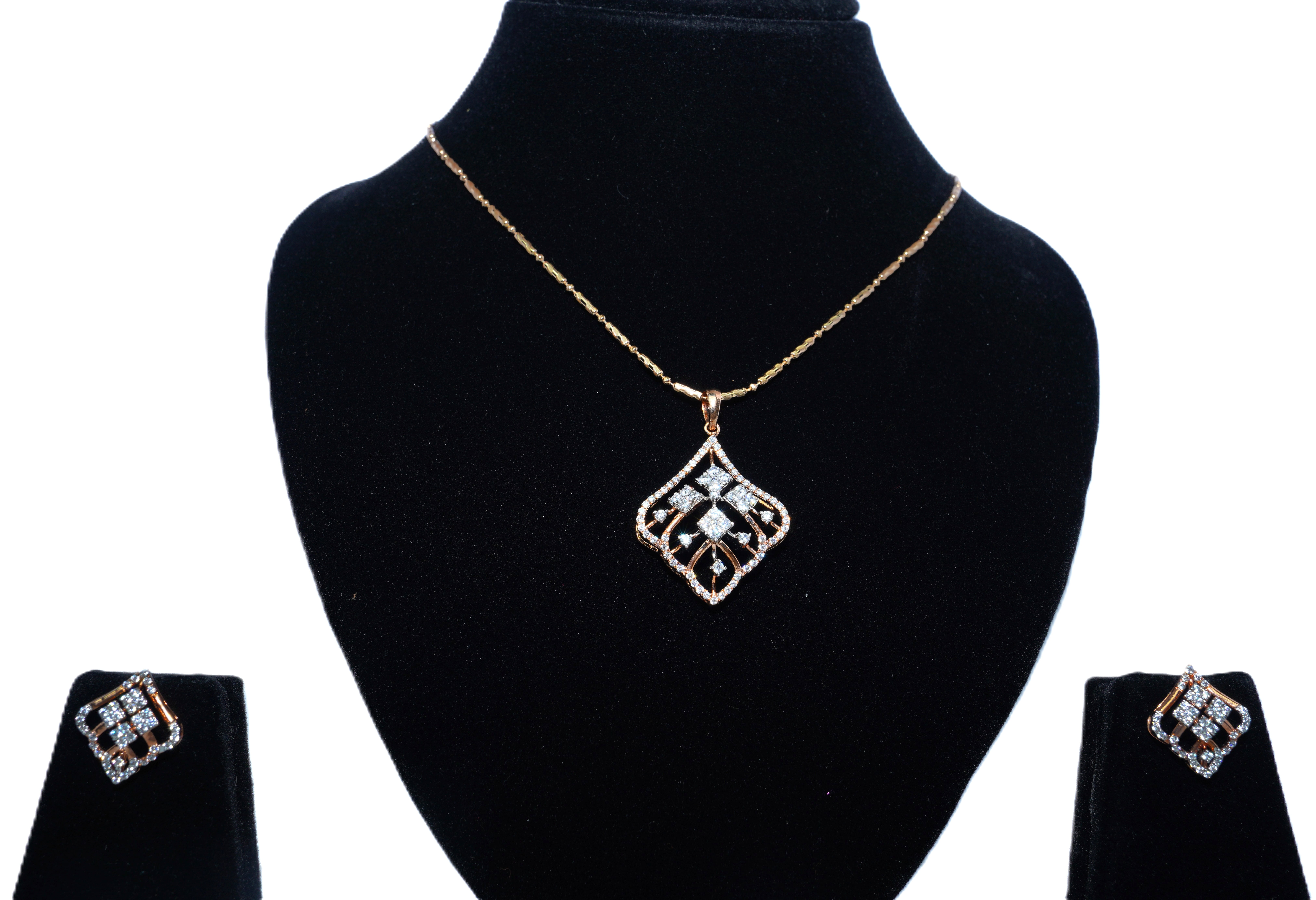 Royal Lattice Diamond Pendant Set