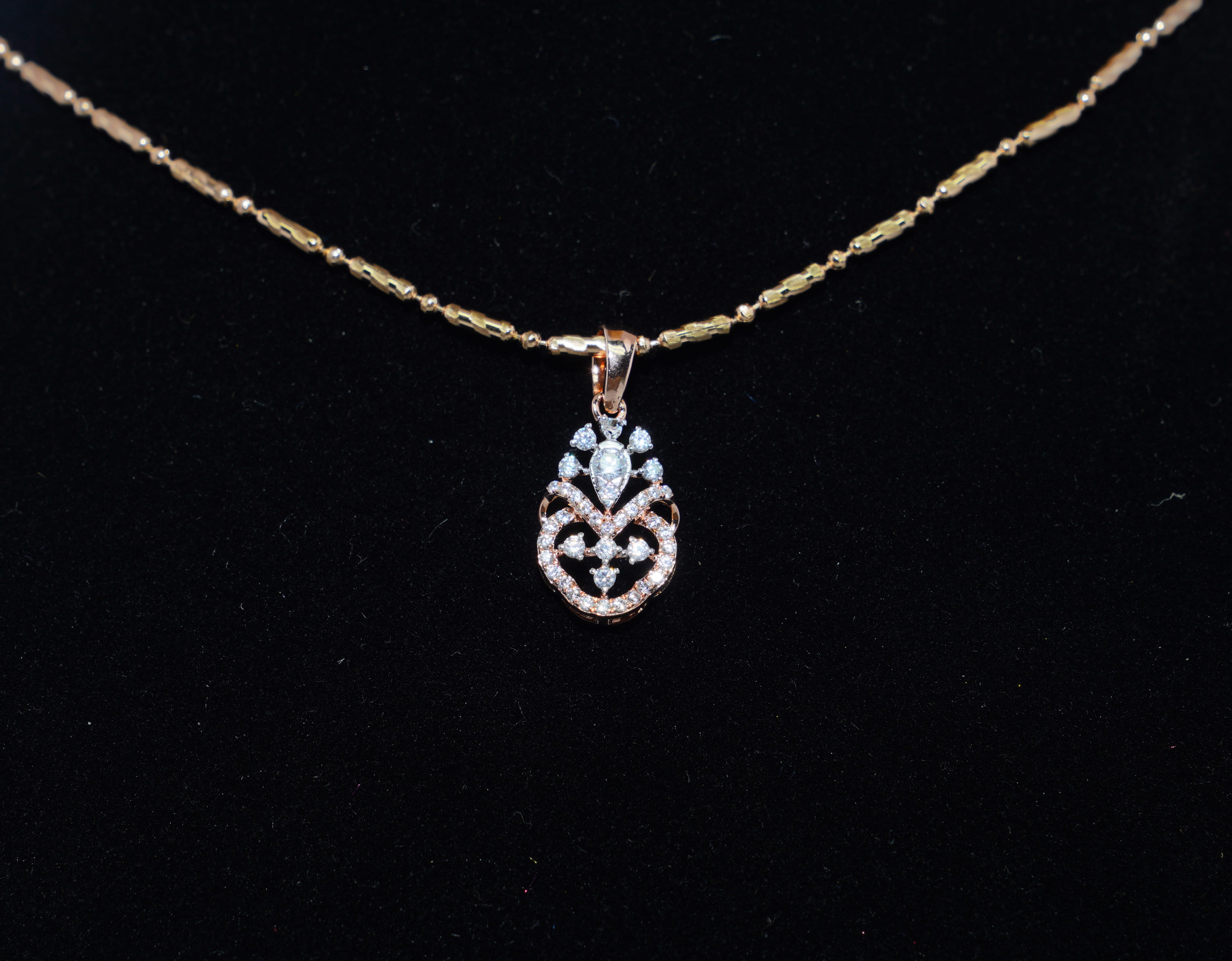Royal Fleur Diamond Pendant Set