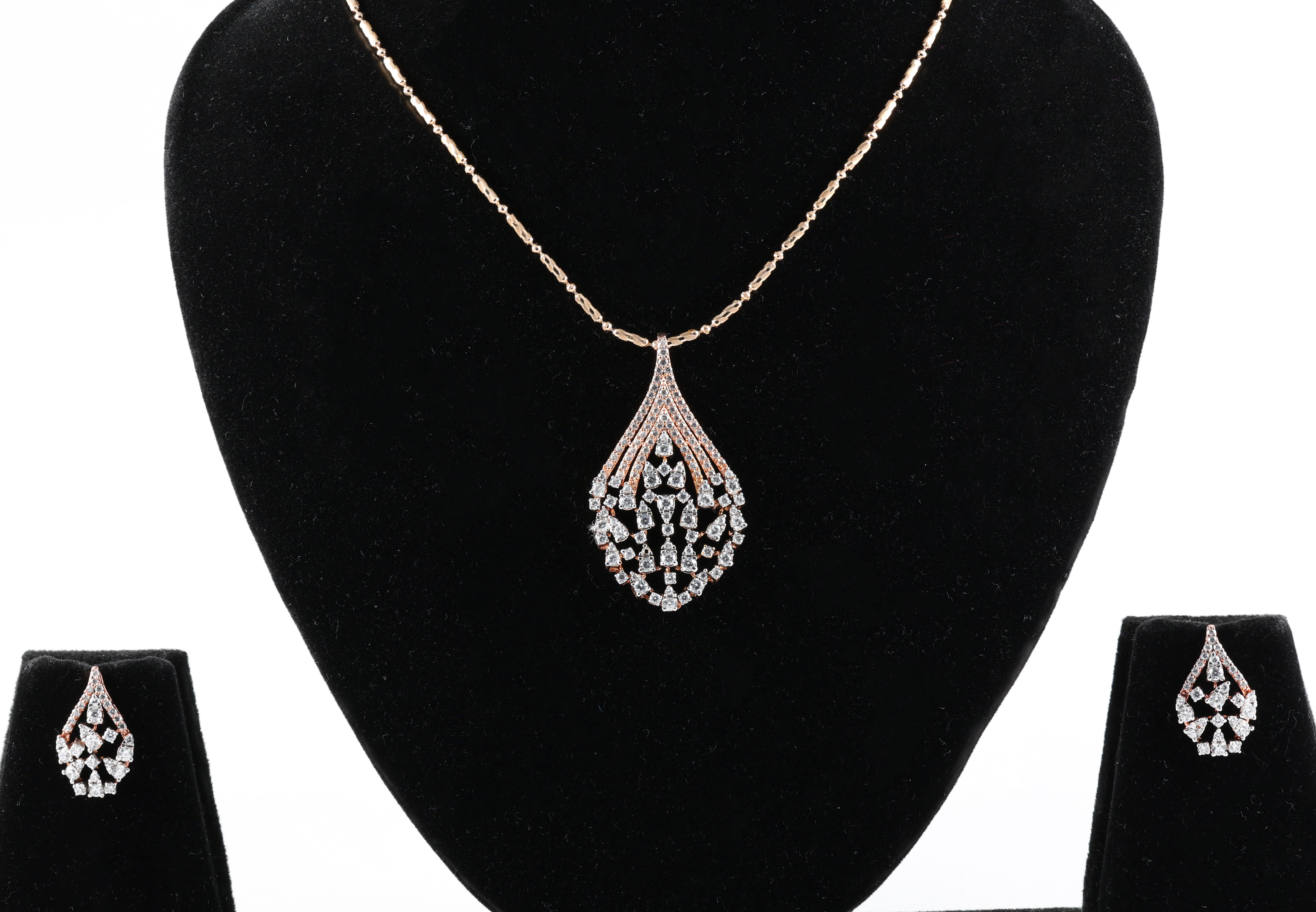 Dewdrop Radiance Diamond Pendant Set